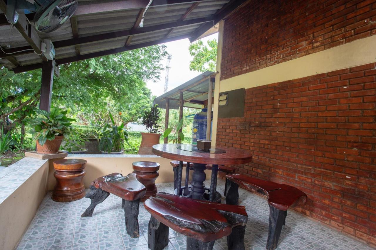Oyo 909 Guiding Star Resort Chiang Mai Exteriör bild