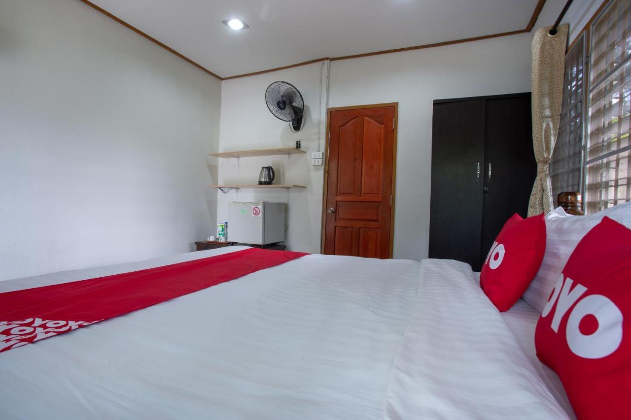 Oyo 909 Guiding Star Resort Chiang Mai Exteriör bild