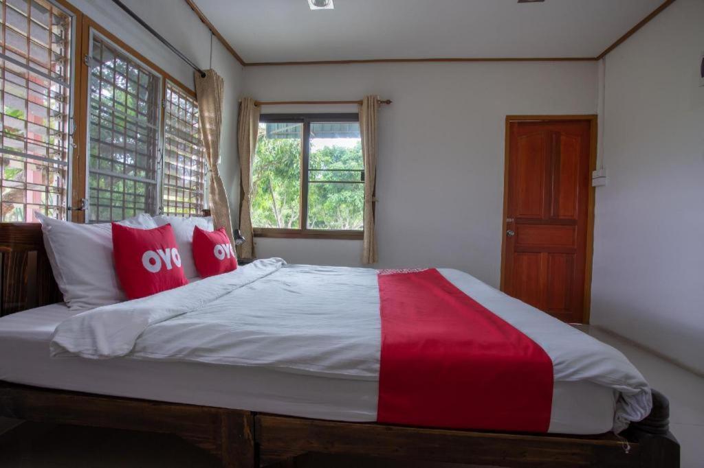 Oyo 909 Guiding Star Resort Chiang Mai Exteriör bild
