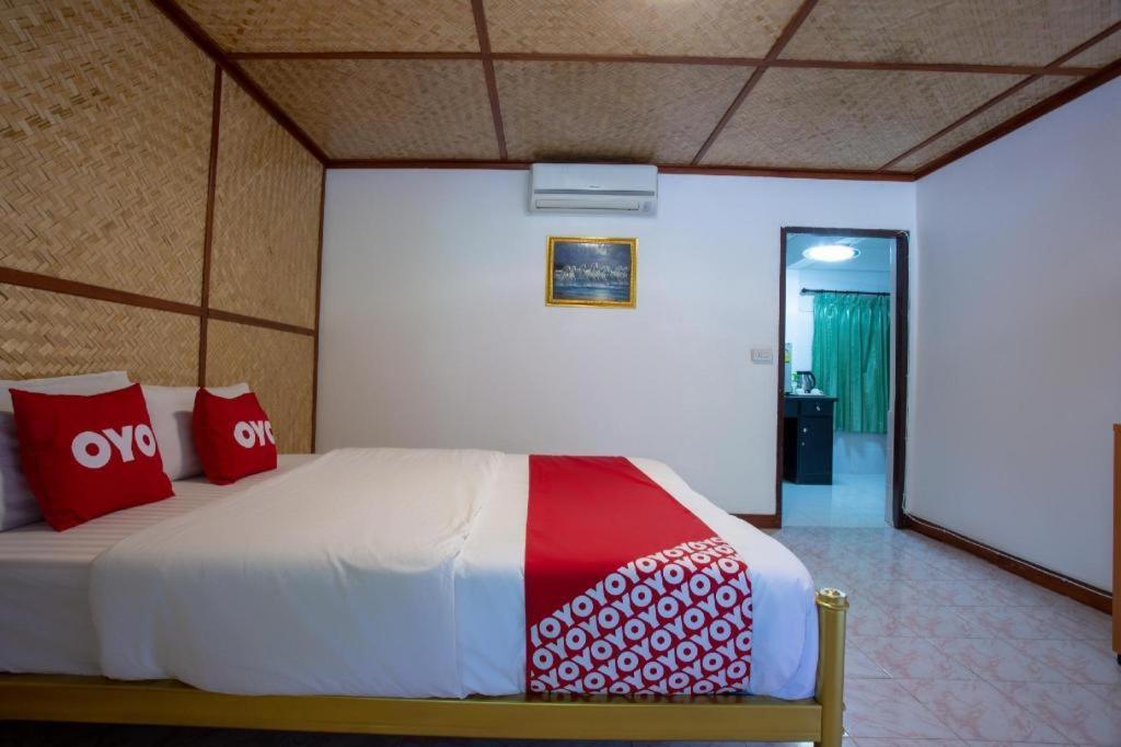 Oyo 909 Guiding Star Resort Chiang Mai Exteriör bild