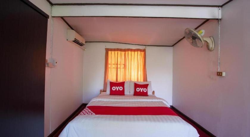 Oyo 909 Guiding Star Resort Chiang Mai Exteriör bild