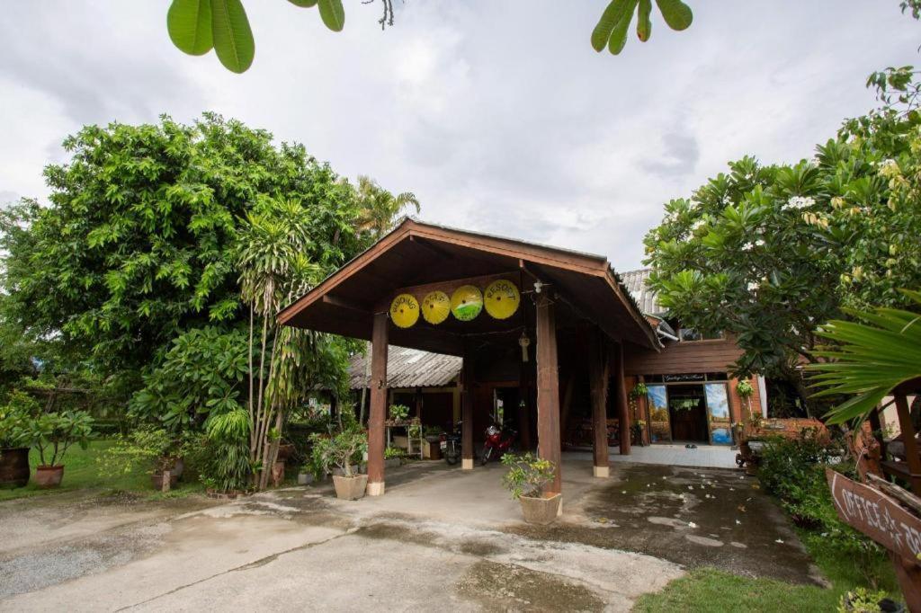 Oyo 909 Guiding Star Resort Chiang Mai Exteriör bild